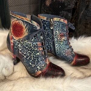 Artistic Floral Lace-Up Ankle Boots